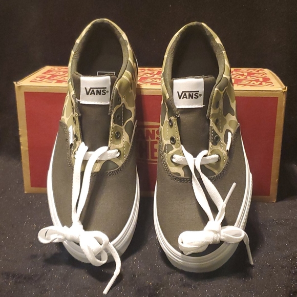 Camouflage Van Sneakers - Picture 6 of 7